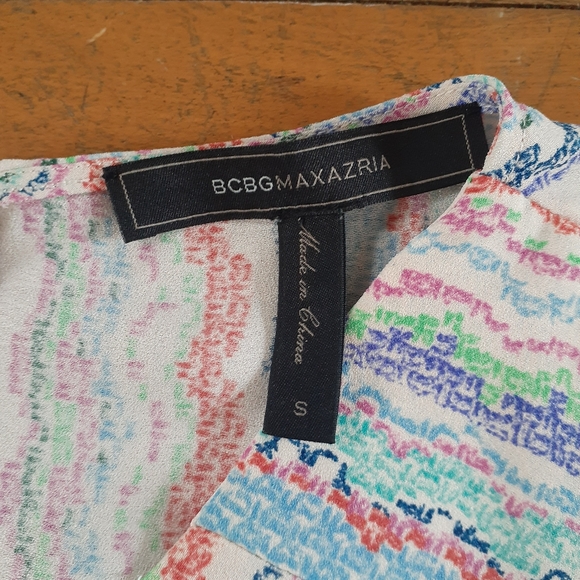 😯 SALE BCBG gorgeous top - Picture 2 of 3